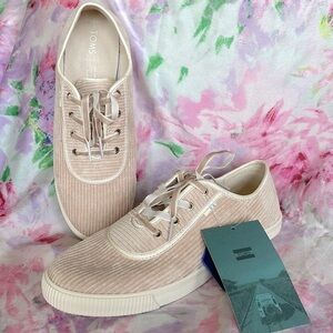 Brand New Toms Carmel Oxford Tan Corduroy Lace Up Sneakers Ortholite Cushioned